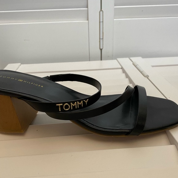 Tommy Hilfiger Black Twolinda Block Heels - Size 9 NWT in Original Box - Picture 3 of 6